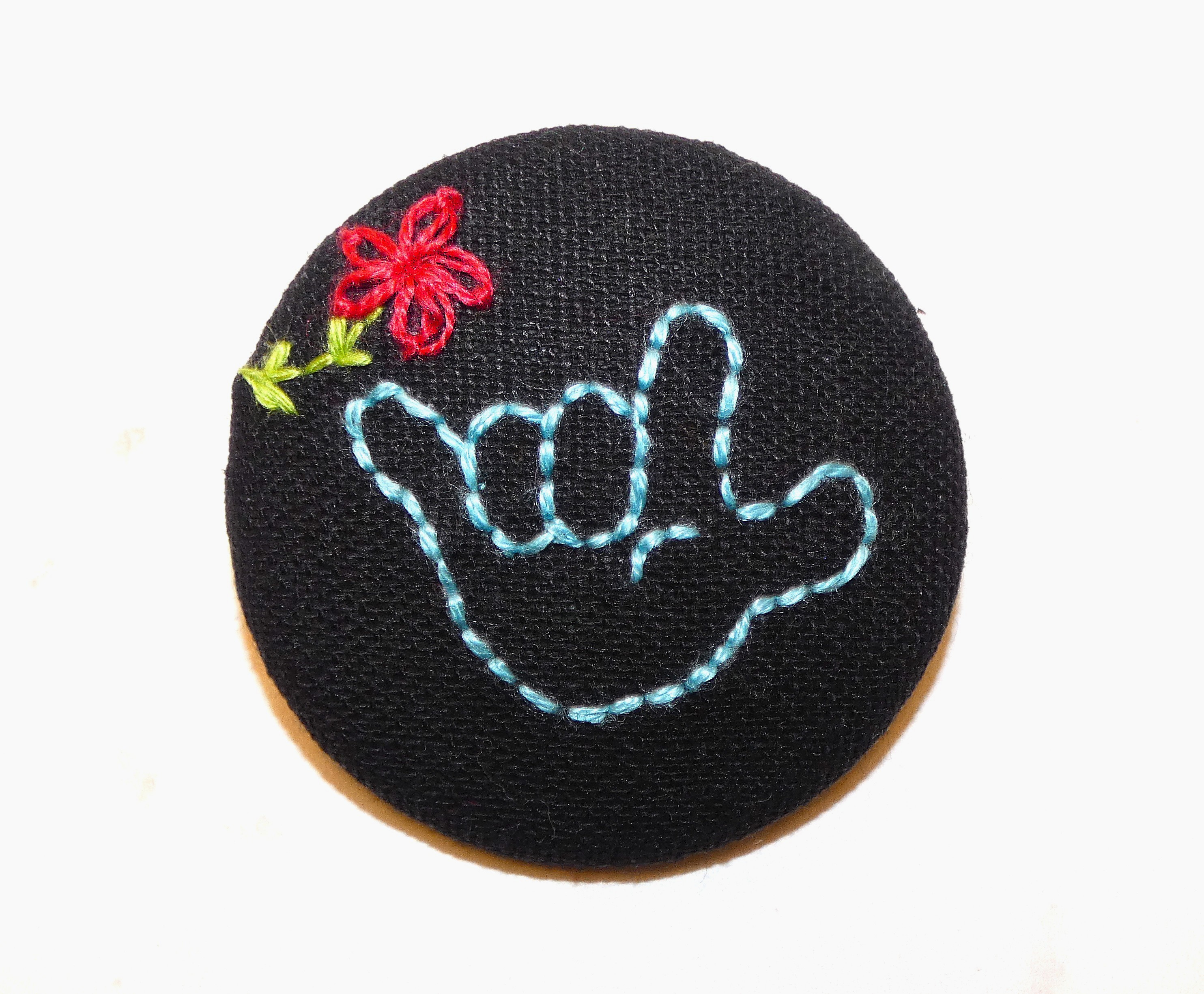 くるみブローチ